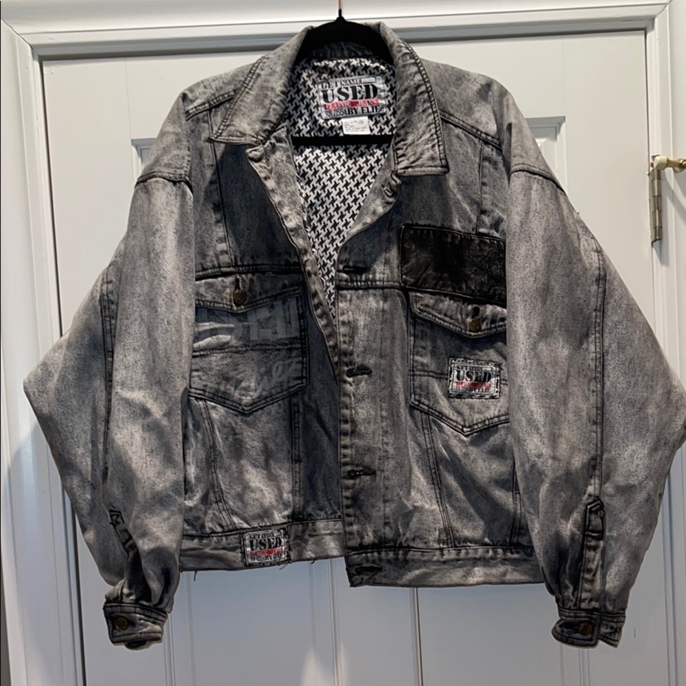 ELIE GET USED VINTAGE Gray and Black Bomber Jacket with Vintage Appeal